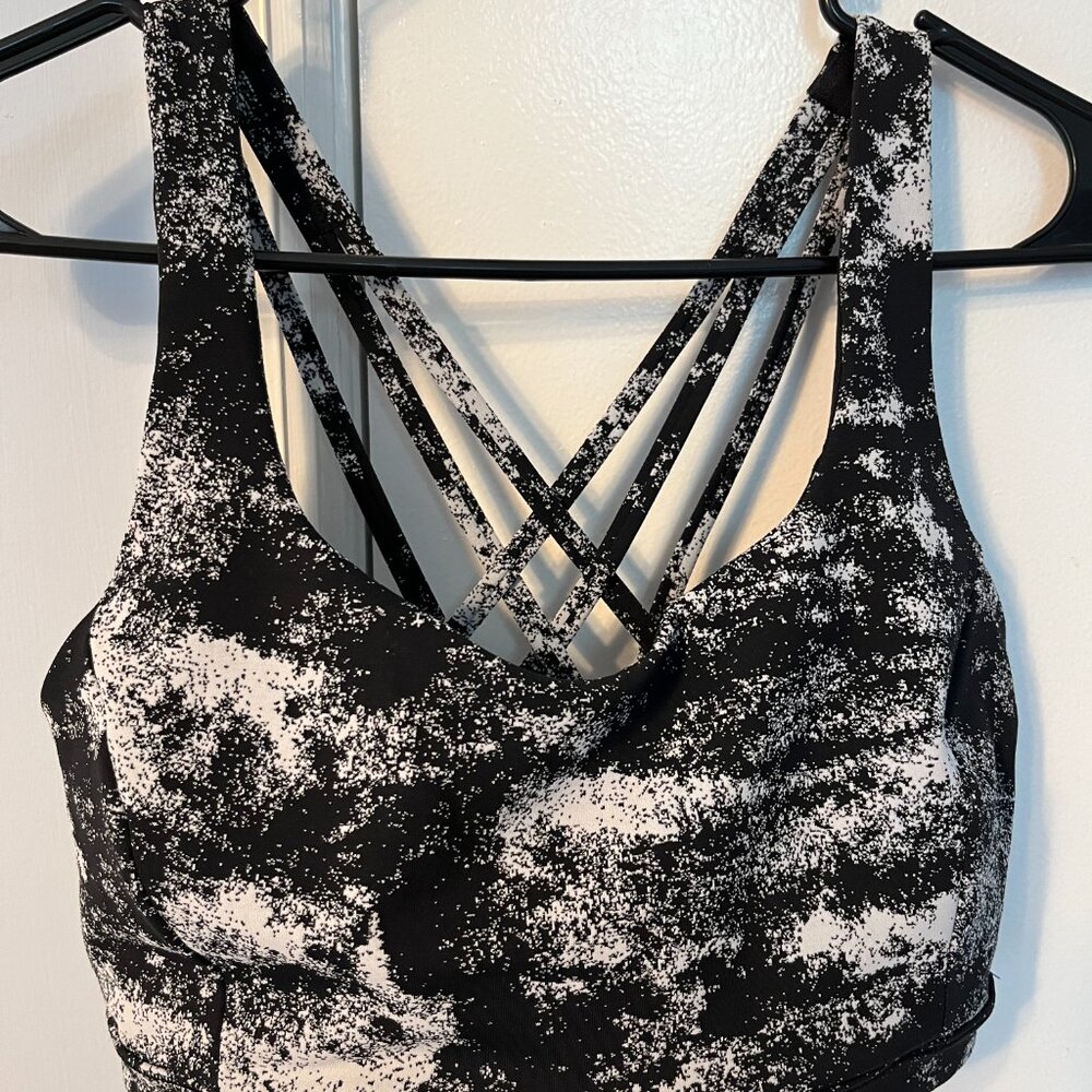 Lululemon Free to be Serene Bra Size 12 Misted Jacquard Black White EUC